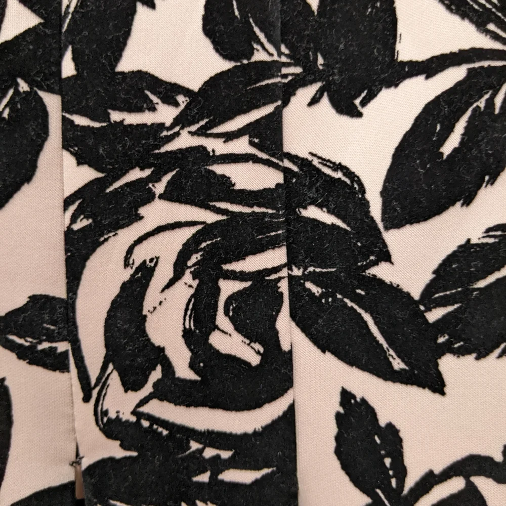 EUC Gorgeous Floral Dress - Picture 5 of 7